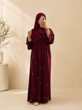 عباية عنابية مطرزة بتصميم إماراتي فاخر